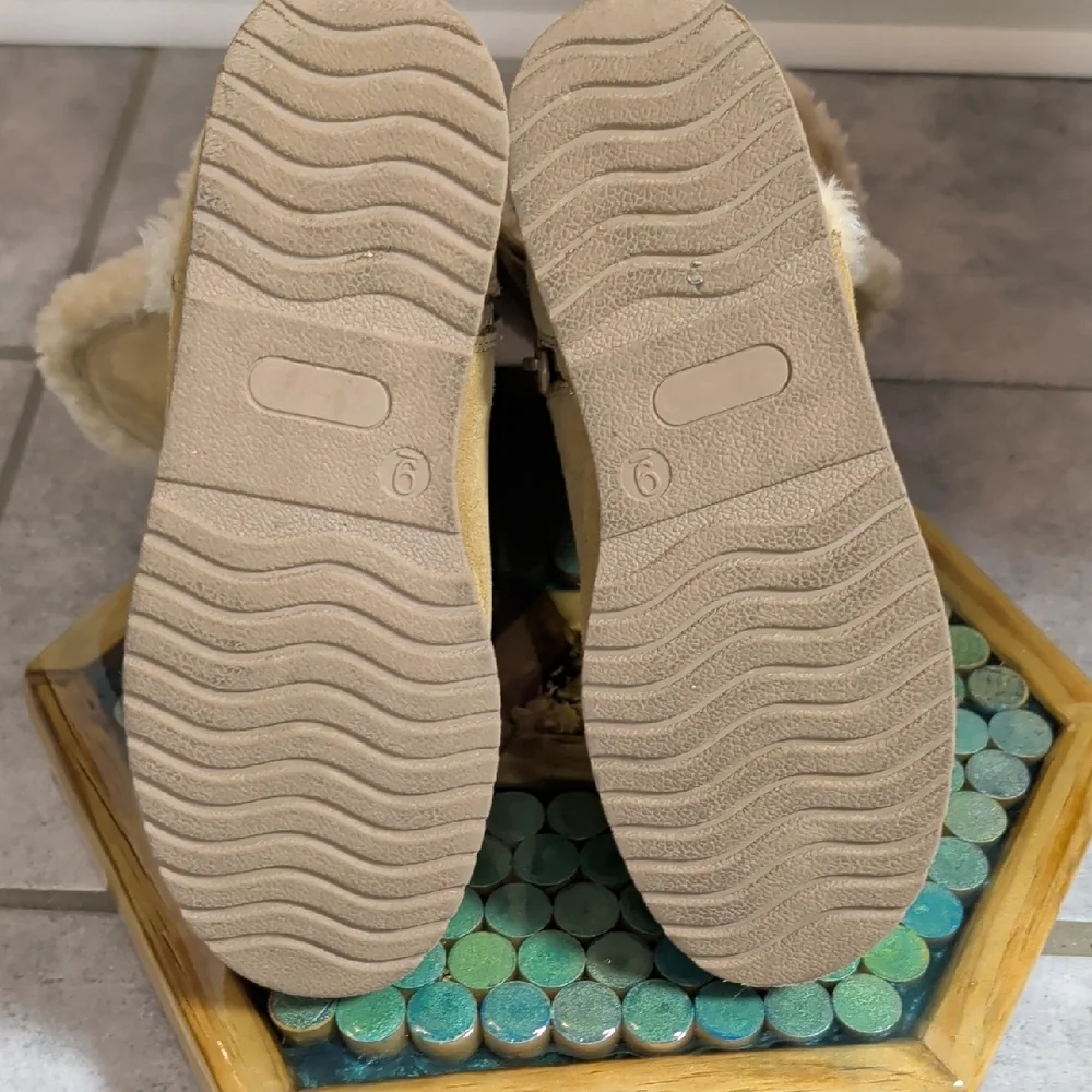 N/A cozy tan